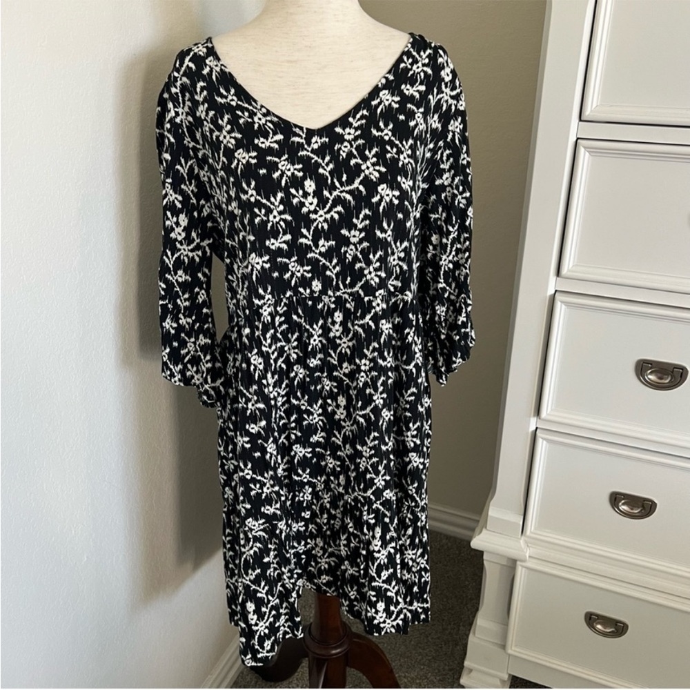 Universal Thread Black and White Floral Dress